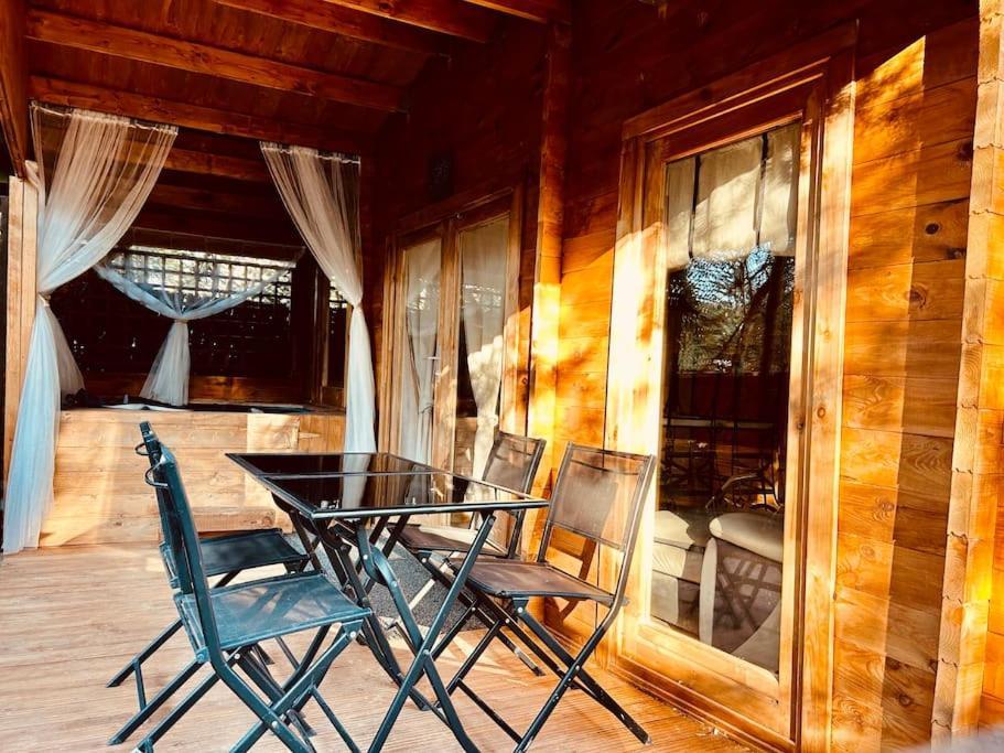 Chalet Bois Jacuzzi Bessan Exteriör bild